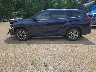 2022 Toyota Highlander XLE - Exterior Side Driver Image